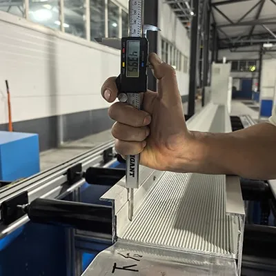 Línea Automática de Ensamblaje de Ductos de Barras