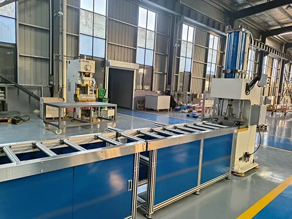 Máquina CNC Doblabora de Barras Colectoras